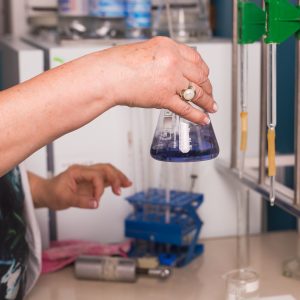 Agua de Calidad para el Laboratorio: ¿Cómo Escoger un Destilador de Agua? -  Kalstein